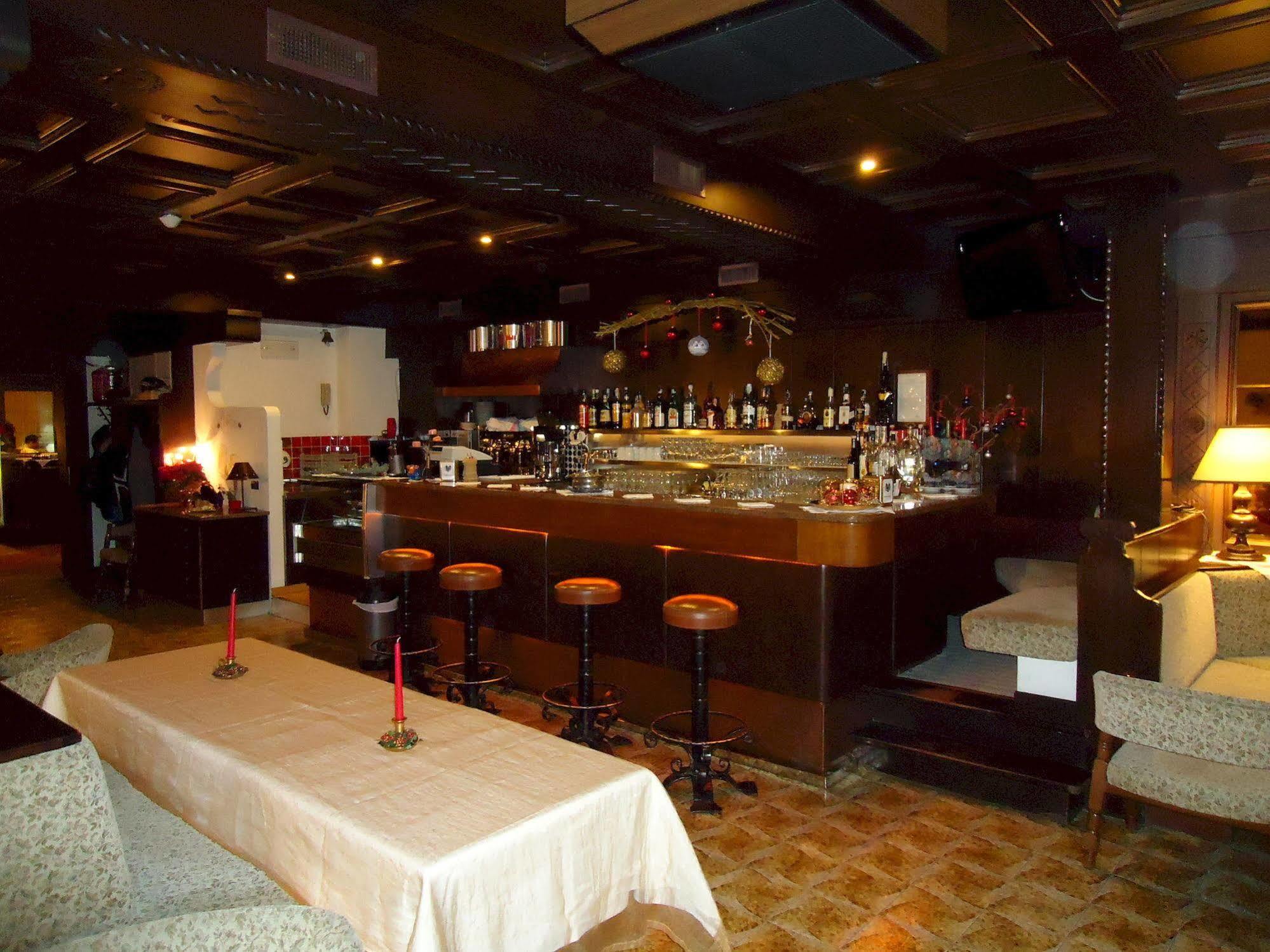萨尔旺酒店 坎皮泰洛迪法萨 外观 照片